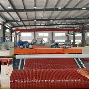 预制型塑胶跑道设备与生产线解析 卷材制造的技术与应用