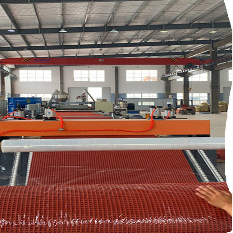 预制型塑胶跑道卷材挤出机的技术革新与应用前景